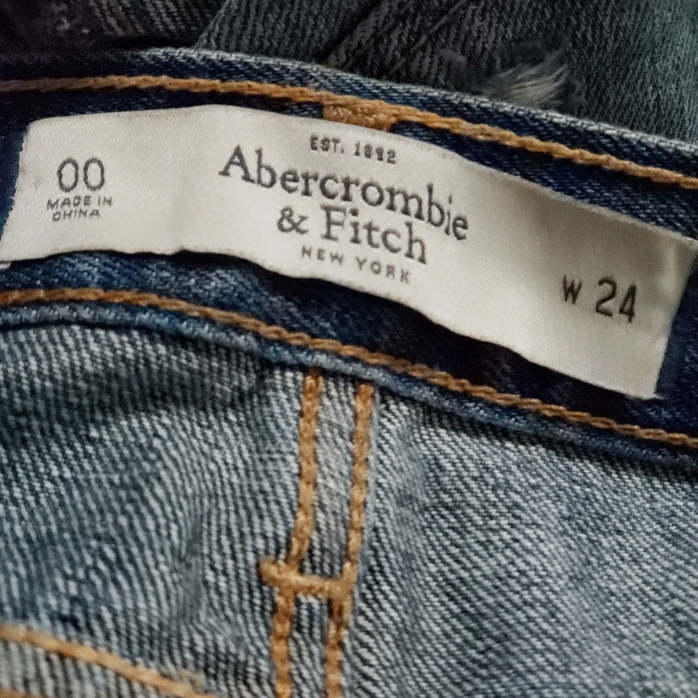 Abercrombie Destroyed Shorts - Picture 4 of 5